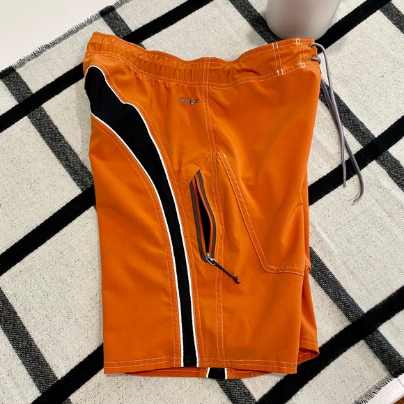 The North Face Men’s Apex Board Shorts Swim Trunks Orange Like New - Picture 6 of 9